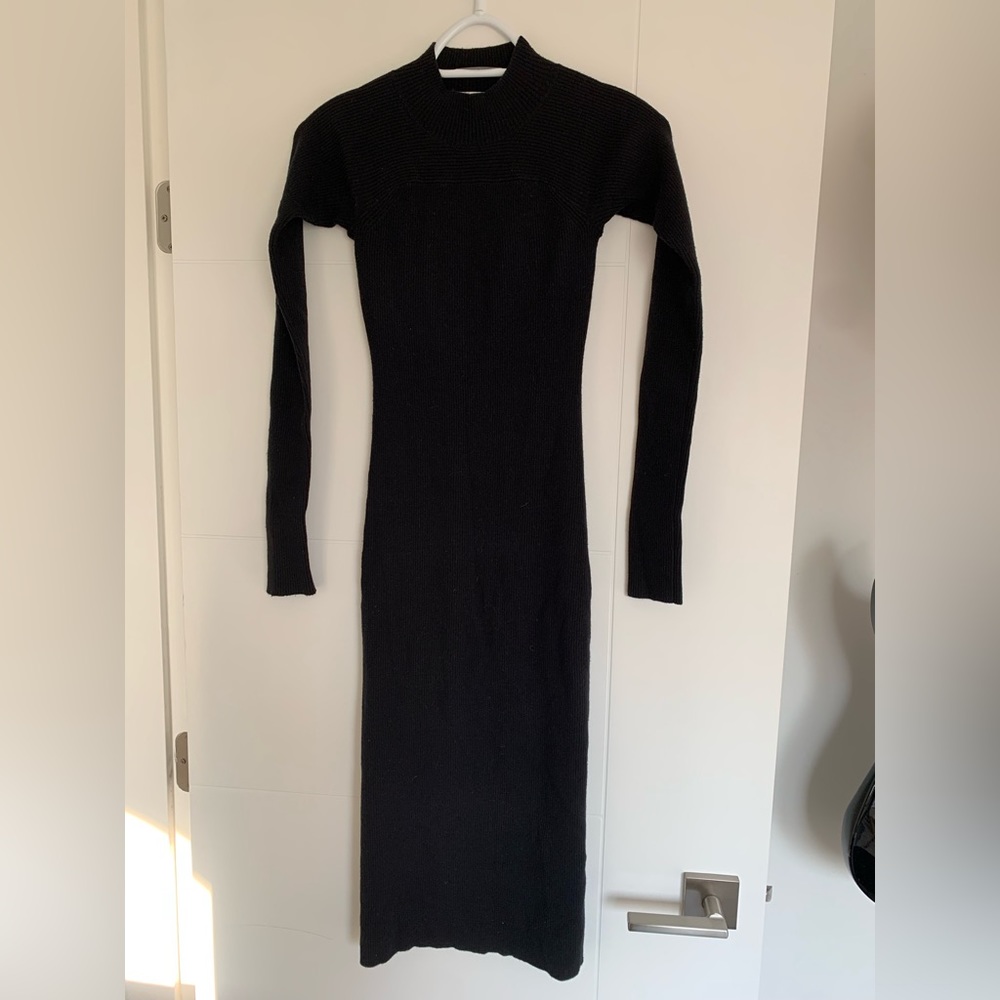 Wilfred midi wool dress with high neck. Excellent condition.